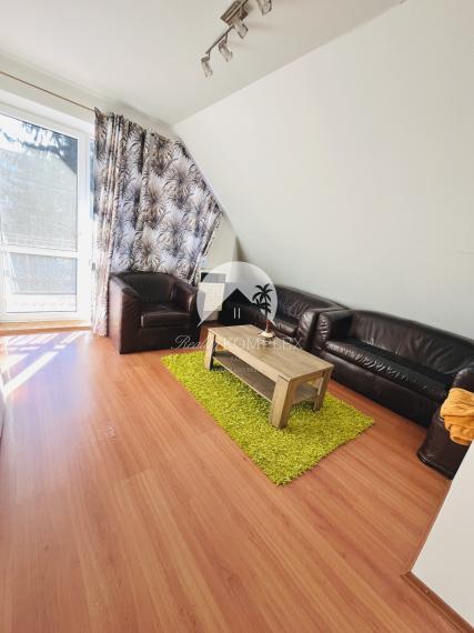 Reality KOMPLEX s.r.o., Vám ponúka na predaj priestranný 2-generačný rodinný dom v obci Dolný Štál