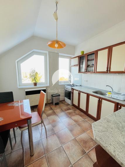 Reality KOMPLEX s.r.o., Vám ponúka na predaj priestranný 2-generačný rodinný dom v obci Dolný Štál