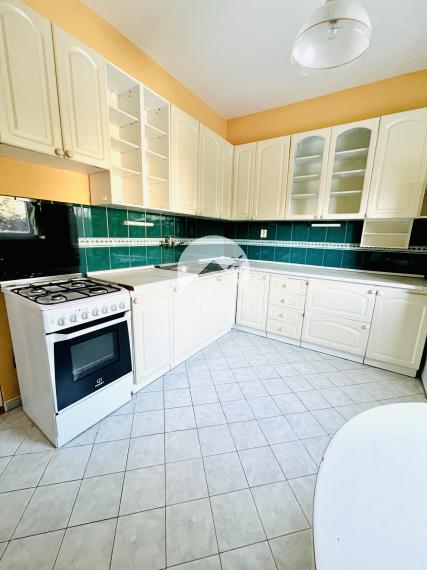 Reality KOMPLEX s.r.o., Vám ponúka na predaj priestranný 2-generačný rodinný dom v obci Dolný Štál