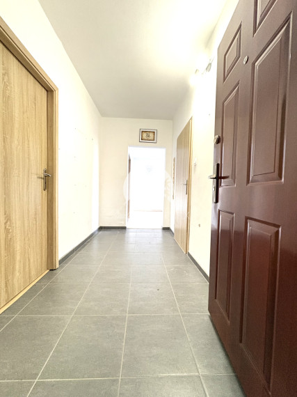 Reality KOMPLEX s.r.o. Vám ponúka na PREDAJ tento nádherný, kompletne zrekonštruovaný, priestranný 3,5 izbový byt s loggiou veľmi blízko centra Komárna!!!