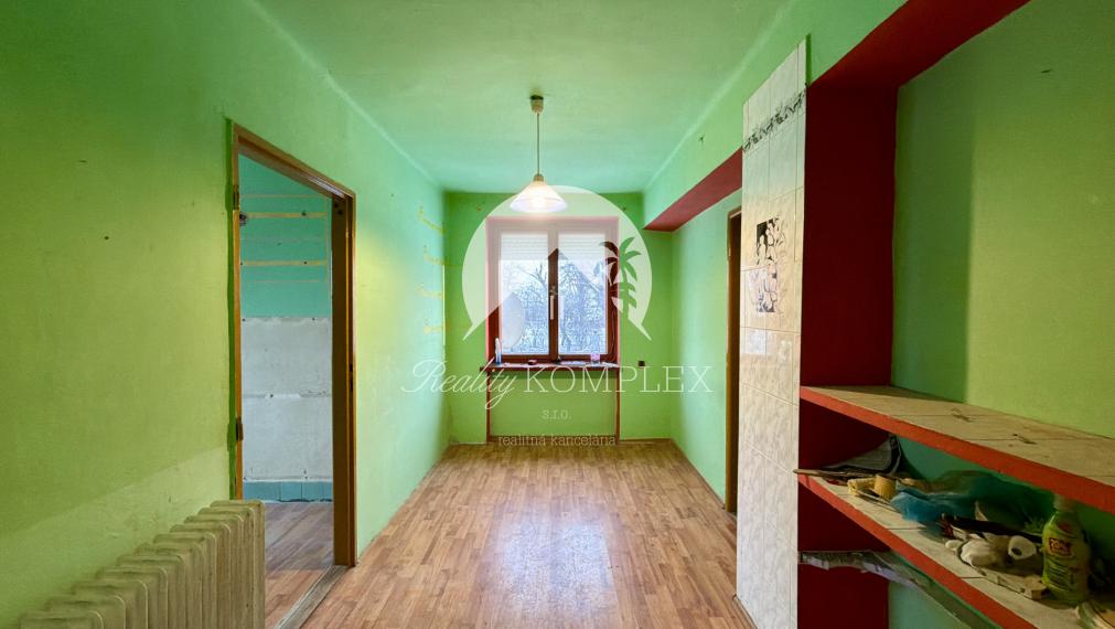 Reality KOMPLEX s.r.o. Vám ponúka POKOJNÉ BÝVANIE V OBJATÍ PRÍRODY – 3-IZBOVÝ BYT V TOPOĽNÍKOCH