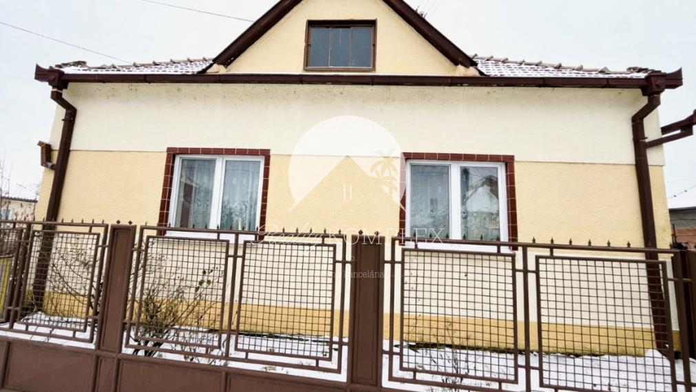 Reality KOMPLEX s.r.o., Vám ponúka na predaj priestranný 4-izbový rodinny dom v obci Baloň