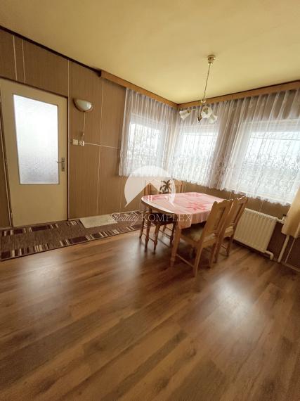 Reality KOMPLEX s.r.o., Vám ponúka na predaj priestranný 4-izbový rodinny dom v obci Baloň