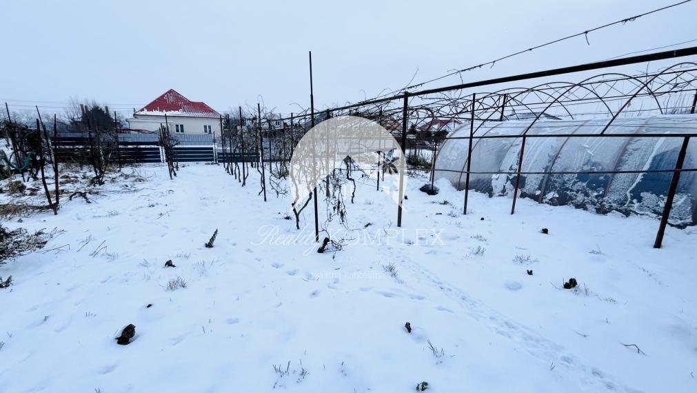 Reality KOMPLEX s.r.o., Vám ponúka na predaj priestranný 4-izbový rodinny dom v obci Baloň