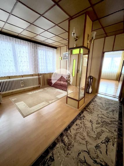 Reality KOMPLEX s.r.o., Vám ponúka na predaj priestranný 4-izbový rodinny dom v obci Baloň