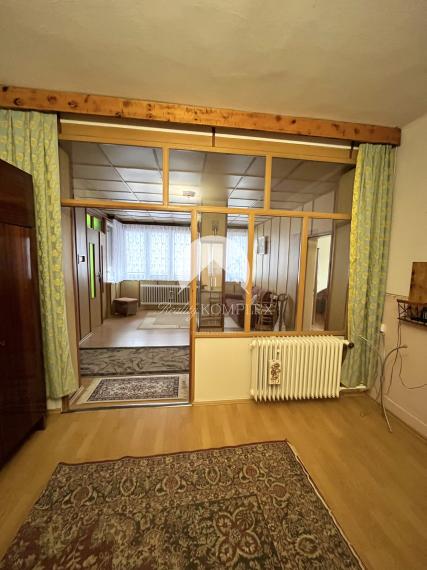 Reality KOMPLEX s.r.o., Vám ponúka na predaj priestranný 4-izbový rodinny dom v obci Baloň