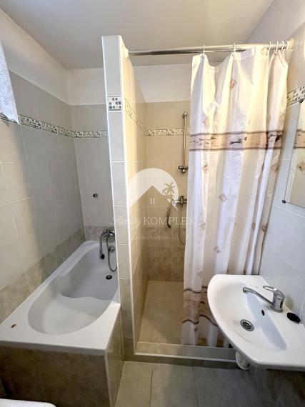 Reality KOMPLEX s.r.o., Vám ponúka na predaj priestranný 4-izbový rodinny dom v obci Baloň