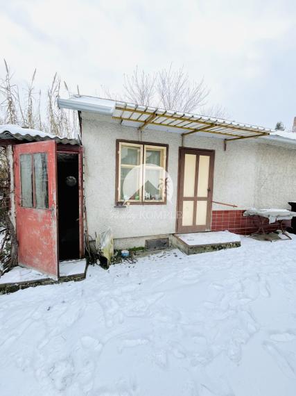 Reality KOMPLEX s.r.o., Vám ponúka na predaj priestranný 4-izbový rodinny dom v obci Baloň