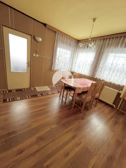 Reality KOMPLEX s.r.o., Vám ponúka na predaj priestranný 4-izbový rodinny dom v obci Baloň