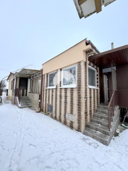 Reality KOMPLEX s.r.o., Vám ponúka na predaj priestranný 4-izbový rodinny dom v obci Baloň