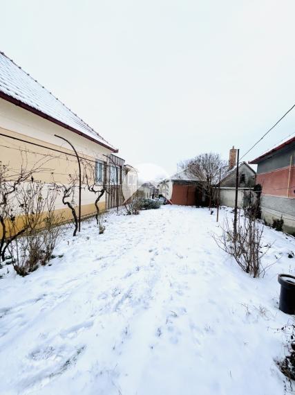 Reality KOMPLEX s.r.o., Vám ponúka na predaj priestranný 4-izbový rodinny dom v obci Baloň