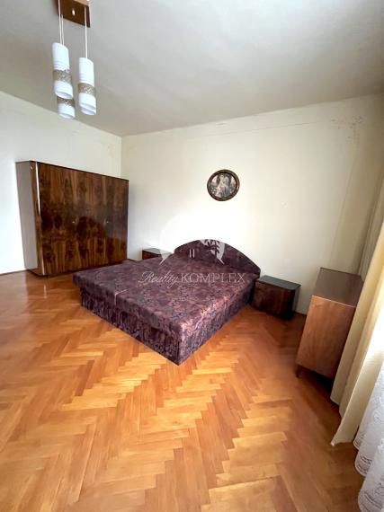 Reality KOMPLEX s.r.o., Vám ponúka na predaj priestranný 4-izbový rodinny dom v obci Baloň