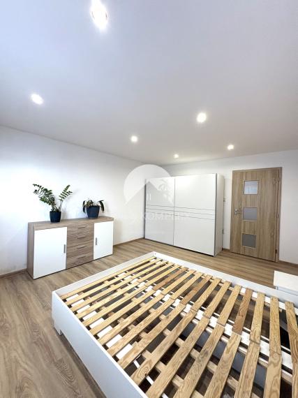 Reality KOMPLEX s.r.o., ponúka na PREDAJ 4 izbový zrekonštruovaný rodinný dom s bazénom v tichej časti KOLÁROVA !!!