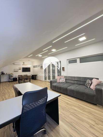 Priestranný a krásne obnovený kancelársky priestor do NÁJMU v centre Komárna!!