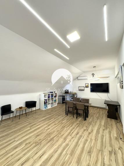 Priestranný a krásne obnovený kancelársky priestor do NÁJMU v centre Komárna!!