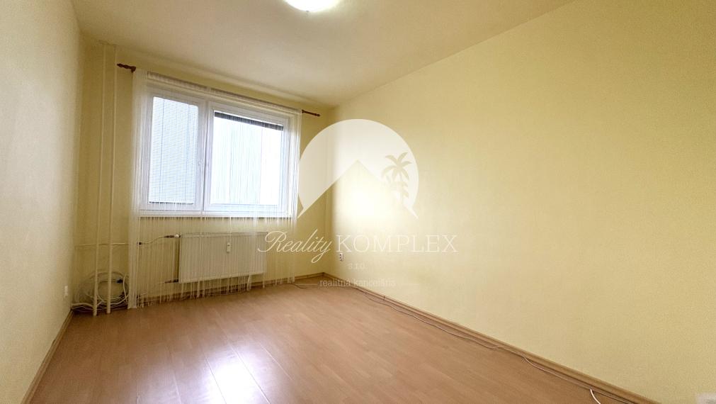 Iba u nás!!! Reality KOMPLEX s.r.o., Vám ponúka od spoľahlivého majiteľa na prenájom, slnečný prerobený 2 izbový byt v dobrej lokalite v Komárne!!!