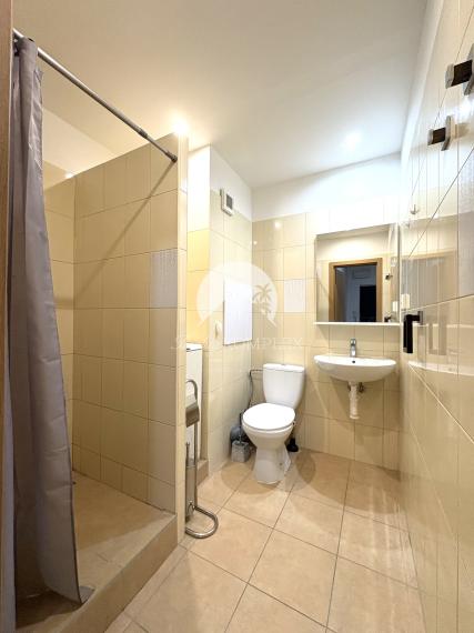 Iba u nás!!! Reality KOMPLEX s.r.o., Vám ponúka od spoľahlivého majiteľa na prenájom, slnečný prerobený 2 izbový byt v dobrej lokalite v Komárne!!!