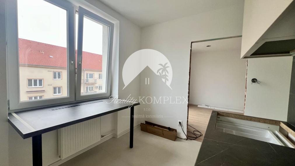 Reality KOMPLEX s.r.o. ponúka na PREDAJ kompletne zrekonštruovaný 2-izbový byt v centre Dunajskej Stredy