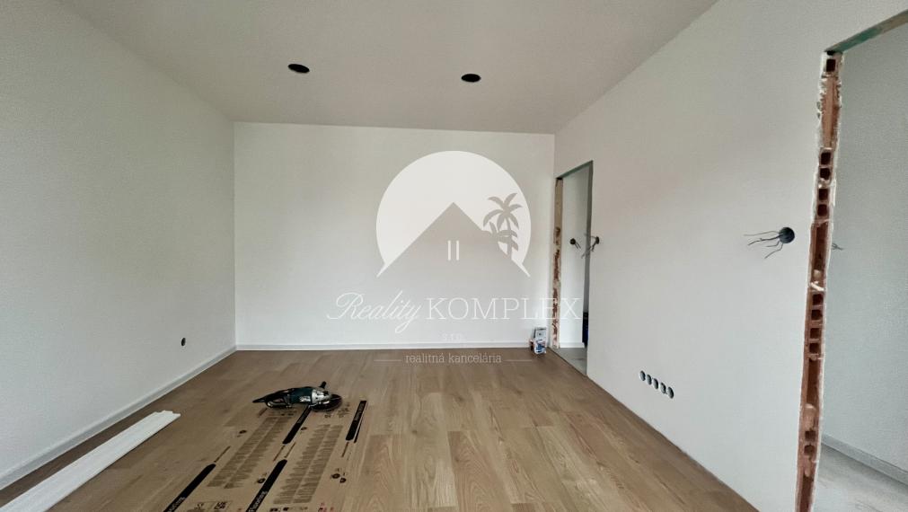 Reality KOMPLEX s.r.o. ponúka na PREDAJ kompletne zrekonštruovaný 2-izbový byt v centre Dunajskej Stredy