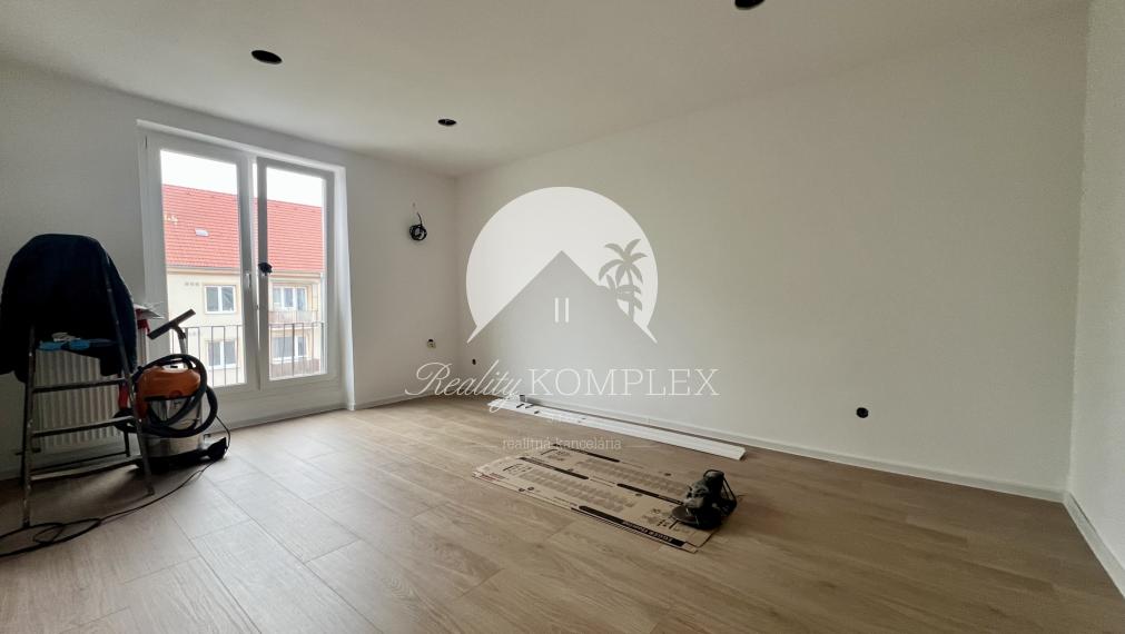 Reality KOMPLEX s.r.o. ponúka na PREDAJ kompletne zrekonštruovaný 2-izbový byt v centre Dunajskej Stredy