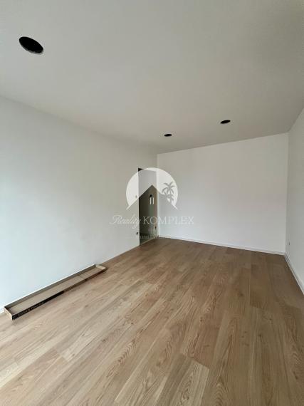 Reality KOMPLEX s.r.o. ponúka na PREDAJ kompletne zrekonštruovaný 2-izbový byt v centre Dunajskej Stredy