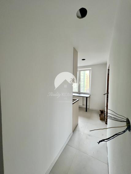 Reality KOMPLEX s.r.o. ponúka na PREDAJ kompletne zrekonštruovaný 2-izbový byt v centre Dunajskej Stredy