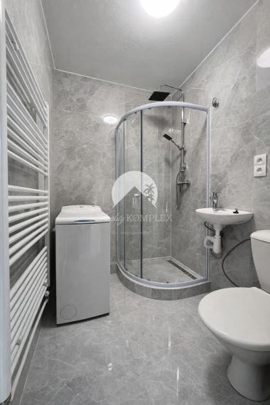 Reality KOMPLEX s.r.o. ponúka na PRENÁJOM krásny 1 izbový byt v centre Dunajskej Stredy!