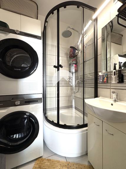 IBA U NÁS !!! Reality KOMPLEX s.r.o. Vám ponúka na PREDAJ tento nádherný, kompletne zrekonštruovaný trojizbový byt s balkónom v Komárne časť Ďulov Dvor !!!