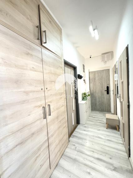 IBA U NÁS !!! Reality KOMPLEX s.r.o. Vám ponúka na PREDAJ tento nádherný, kompletne zrekonštruovaný trojizbový byt s balkónom v Komárne časť Ďulov Dvor !!!