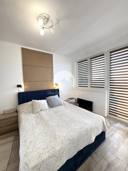 IBA U NÁS !!! Reality KOMPLEX s.r.o. Vám ponúka na PREDAJ tento nádherný, kompletne zrekonštruovaný trojizbový byt s balkónom v Komárne časť Ďulov Dvor !!!