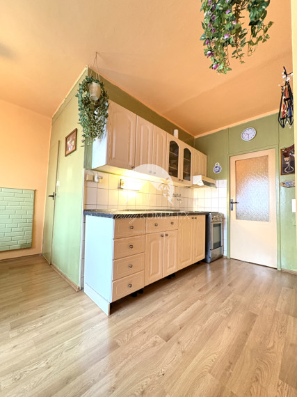 IBA U NÁS !!! Reality KOMPLEX s.r.o. Vám ponúka na PREDAJ slnečný, priestranný  3izbový byt v dobrej lokalite v Komárne !!!