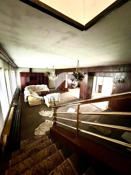 Reality KOMPLEX s.r.o. Vám ponúka na predaj priestranný rodinný dom s veľkým pozemkom v obci Chotín