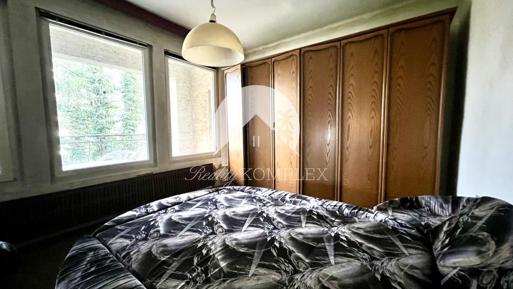 Reality KOMPLEX s.r.o. Vám ponúka na predaj priestranný rodinný dom s veľkým pozemkom v obci Chotín