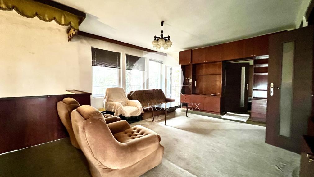 Reality KOMPLEX s.r.o. Vám ponúka na predaj priestranný rodinný dom s veľkým pozemkom v obci Chotín