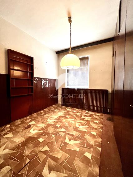 Reality KOMPLEX s.r.o. Vám ponúka na predaj priestranný rodinný dom s veľkým pozemkom v obci Chotín