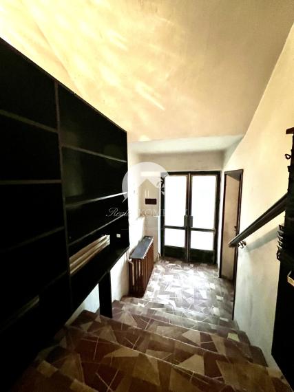 Reality KOMPLEX s.r.o. Vám ponúka na predaj priestranný rodinný dom s veľkým pozemkom v obci Chotín