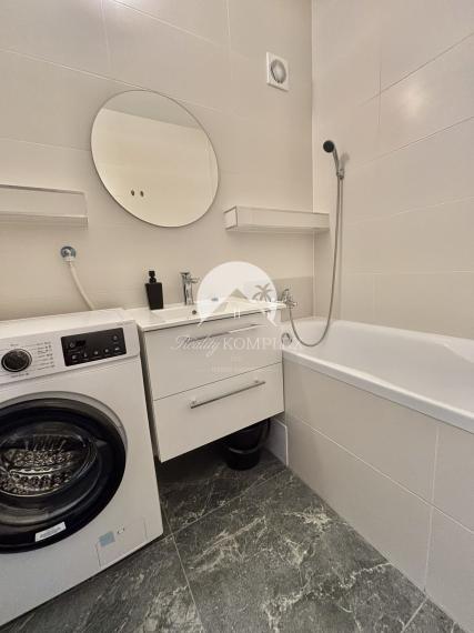 Reality KOMPLEX s.r.o. Vám ponúka na Prenájom kompletne zrekonštruovaného 3-izbového bytu s balkónom