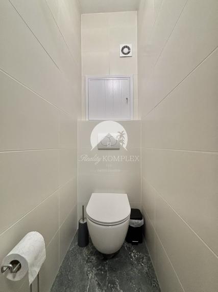 Reality KOMPLEX s.r.o. Vám ponúka na Prenájom kompletne zrekonštruovaného 3-izbového bytu s balkónom