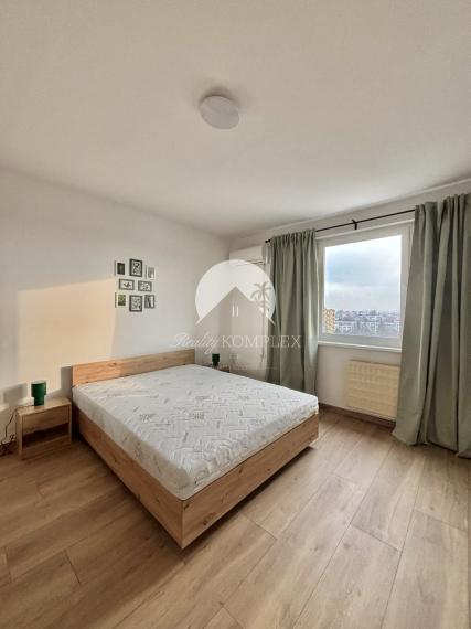 Reality KOMPLEX s.r.o. Vám ponúka na Prenájom kompletne zrekonštruovaného 3-izbového bytu s balkónom