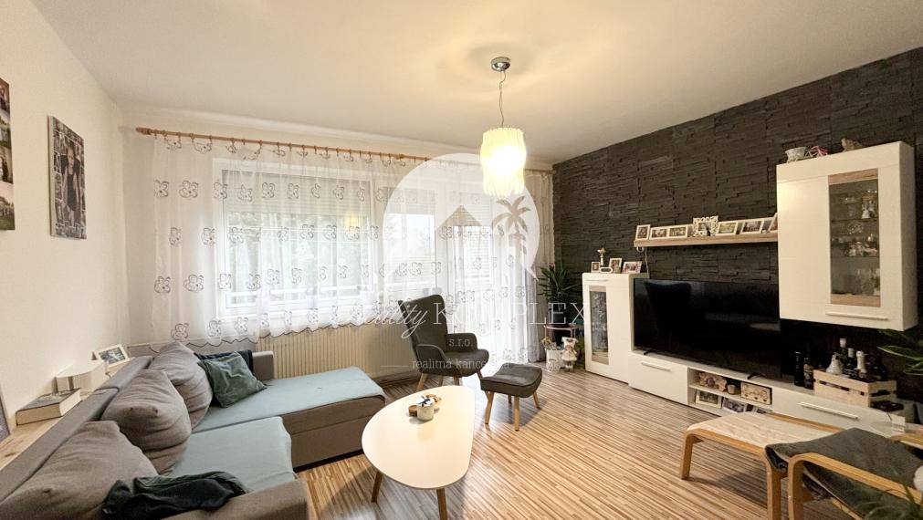 Reality KOMPLEX s.r.o., Vám ponúka EXKLUZÍVNE na predaj 3-izbový byt v pokojnej obci Mierovo