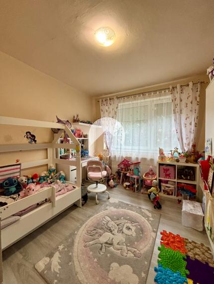 Reality KOMPLEX s.r.o., Vám ponúka EXKLUZÍVNE na predaj 3-izbový byt v pokojnej obci Mierovo