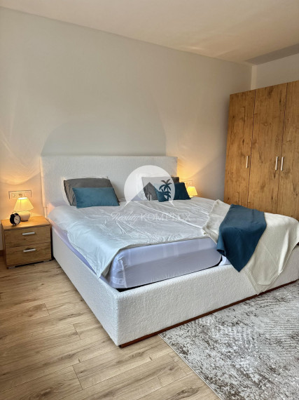 Iba u nás Vám Reality KOMPLEX s.r.o., ponúka na prenájom exkluzívny, nadštandardne zariadený veľkoplošný jednoizbovy byt v atraktívnej lokalite, vmeste Šurany.