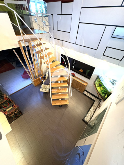 Reality KOMPLEX s.r.o., ponúka na PREDAJ luxusný nadštandardný 4 izbový rodinný dom s bazénom, krytou terasou v tichej časti Komárna !!!