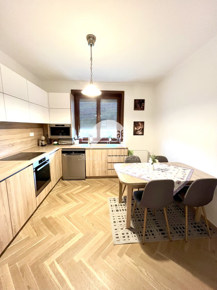 Reality KOMPLEX s.r.o., Vám ponúka na predaj 3-izbový dom s modernizáciou a samostatným salónom v obci Okoč