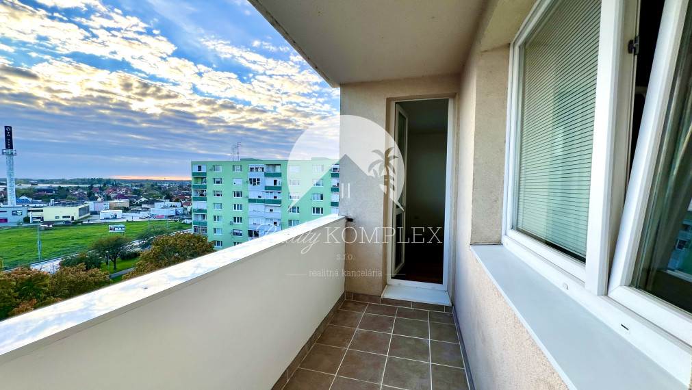 Reality KOMPLEX s.r.o. Vám ponúka na PREDAJ zrekonštruovaný 3 izbový byt v Dunajskej Strede