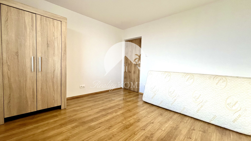 Reality KOMPLEX s.r.o. Vám ponúka na PREDAJ zrekonštruovaný 3 izbový byt v Dunajskej Strede