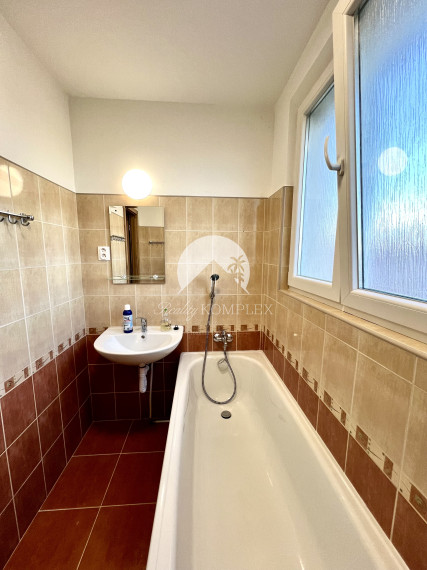 Reality KOMPLEX s.r.o. Vám ponúka na PREDAJ zrekonštruovaný 3 izbový byt v Dunajskej Strede