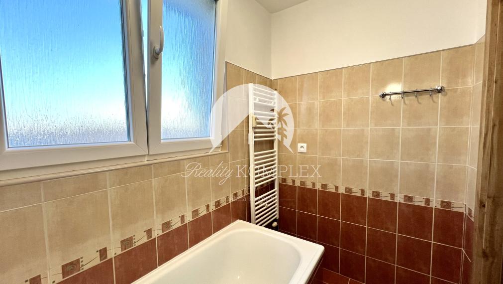 Reality KOMPLEX s.r.o. Vám ponúka na PREDAJ zrekonštruovaný 3 izbový byt v Dunajskej Strede