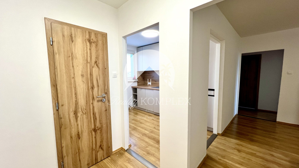 Reality KOMPLEX s.r.o. Vám ponúka na PREDAJ zrekonštruovaný 3 izbový byt v Dunajskej Strede