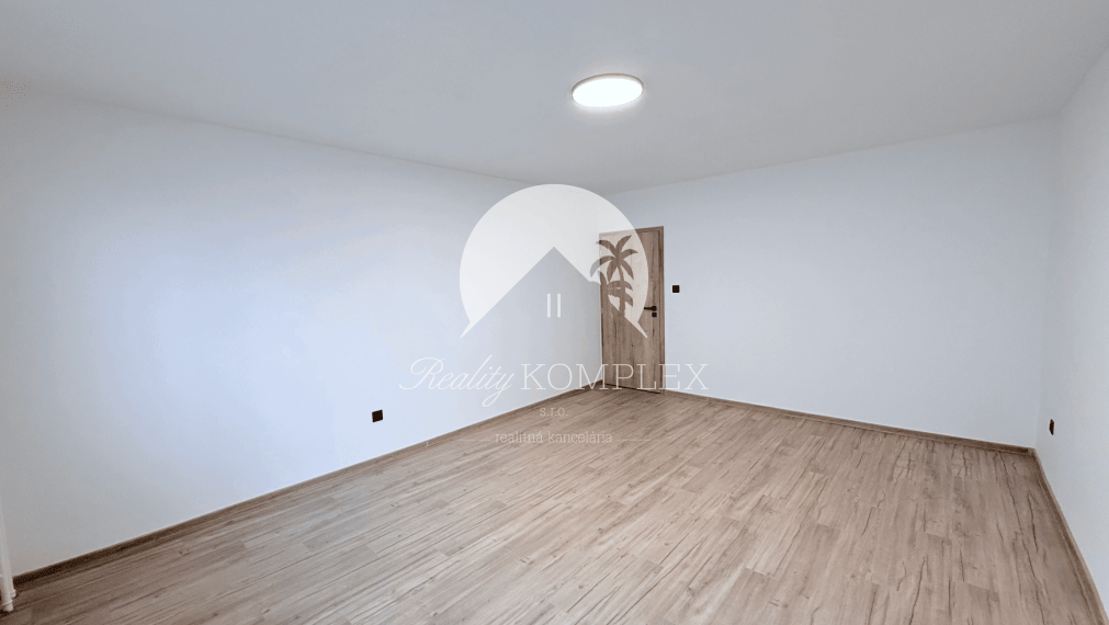 Reality KOMPLEX s.r.o. Vám ponúka kompletne zrekonštruovaný 3-izbový byt v DS